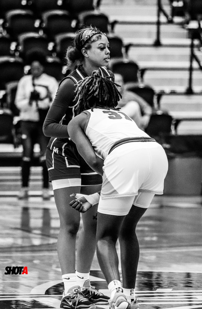 indi raynn 🩶. tweet media