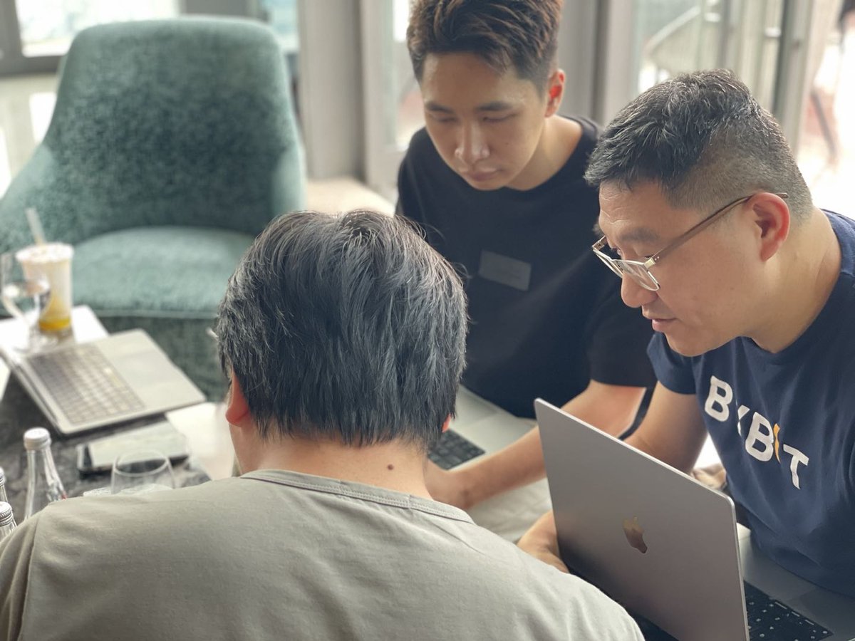 Bybit_Official's tweet photo. #Bybit is always seeking for opinions about our products from seasoned traders as being product focused is our commitment.
Read more on how we take part in Vietnam's #crypto culture here: https://t.co/bj00uwZk3I
#NextLevelMeetUp #NextLevelExploration #TheCryptoArk https://t.co/HDtmBaVBw3