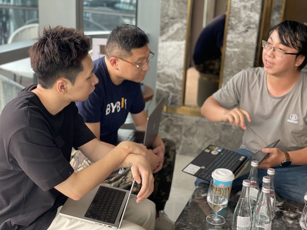 Bybit_Official's tweet photo. #Bybit is always seeking for opinions about our products from seasoned traders as being product focused is our commitment.
Read more on how we take part in Vietnam's #crypto culture here: https://t.co/bj00uwZk3I
#NextLevelMeetUp #NextLevelExploration #TheCryptoArk https://t.co/HDtmBaVBw3