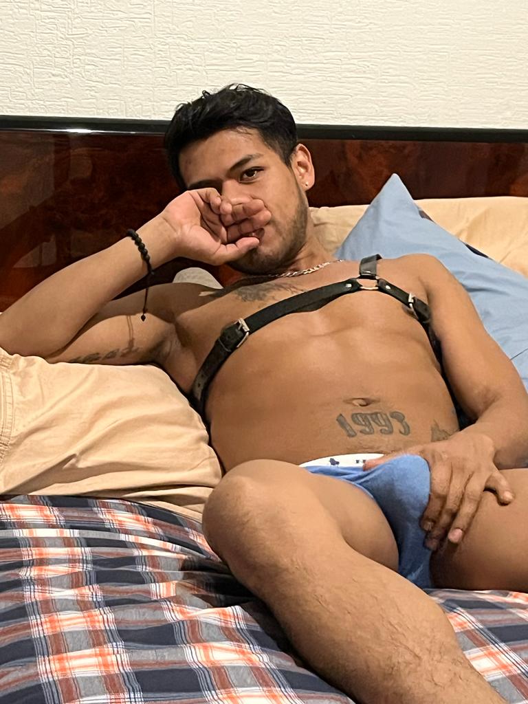 BatorMoreno's tweet photo. Alguien más quiere lamerme las patas como @NachoDBille y @lamepatas? #patasdehombre #macho #stinkyfeet @CHAKALESNTRONS3 @Chacales_22 @morrochacal @CazaChacal @OscarinHHR @amoOLORaPatas @piesmasculinosf @smasuspies @BatorsMx @HombresBatorsMX @M3WO @Robertofeetcdmx https://t.co/ILDpm7MRSF