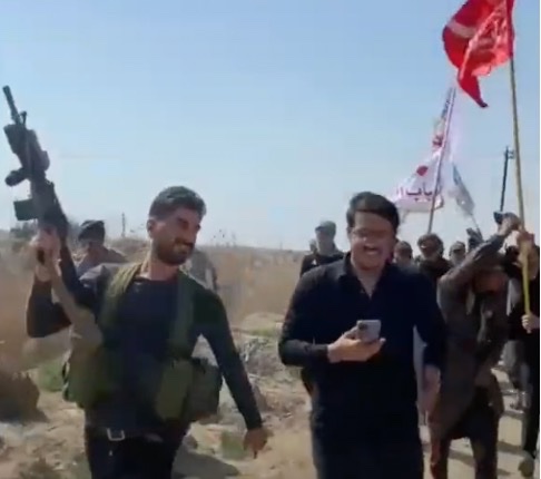 #Irak Nachdem schiitische vom Iran unterstütze Milizen ein Massaker an Sunniten in Albu Bali verübt haben, greift der bewaffnete Sunniten al-Azza clan ein um die Milizen zu vertreiben. #Iran #Shia #Sunni #Konflikt #USA