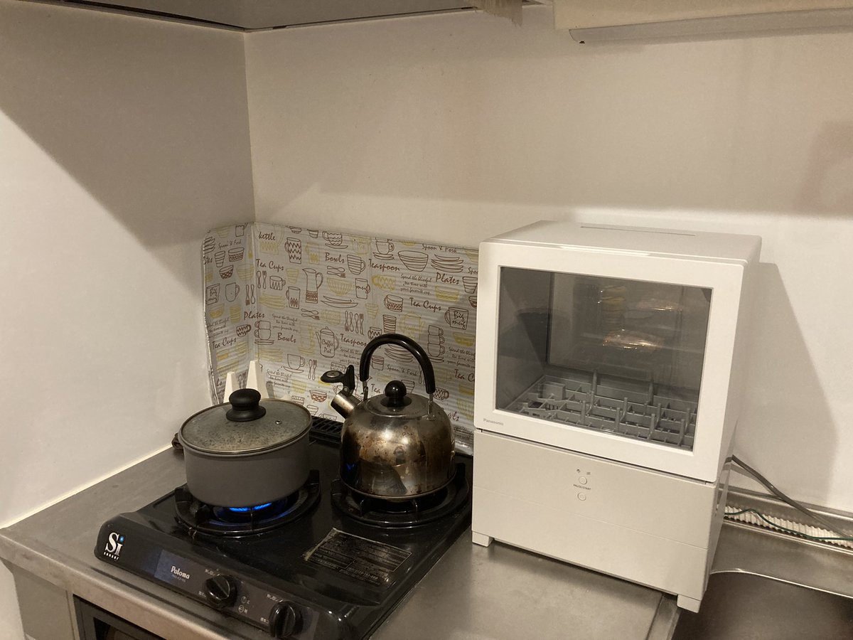 sksksakuya's tweet photo. やっと置けるサイズの食洗機発売されたので買ってみた。無理なく置ける分仕方ないけど物入らないね…それでも手洗いは劇的に減ってだいぶありがたい。 #solata https://t.co/TrgfZyttcQ