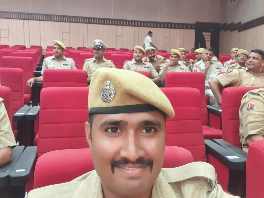 premchandmeen14's tweet photo. वो अपने सारे दुख और गम, ही नहीं, बल्की खुद को भी भूल गया, दूसरों की खुशी के लिए, लेकिन अंत में किसी ने उसकी परवाह तक नहीं की l Hard Reality of life. https://t.co/CpJYk5siWy