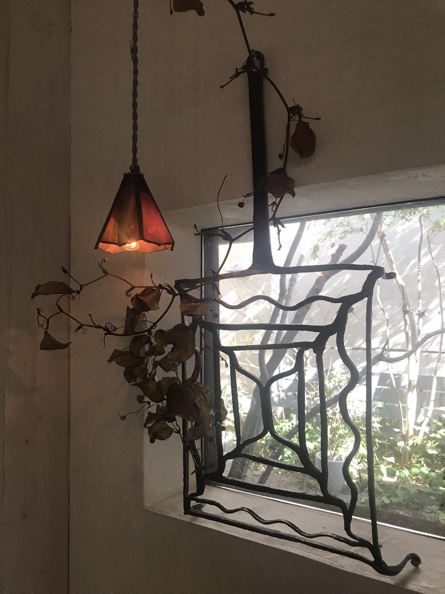 shoko_studiote's tweet photo. dionysos_sion展
本日も15:00〜20:00open
昼間も素敵な灯です。昼と夜の変化が楽しめる灯の展示会です。 https://t.co/Qzwg9P1rBd