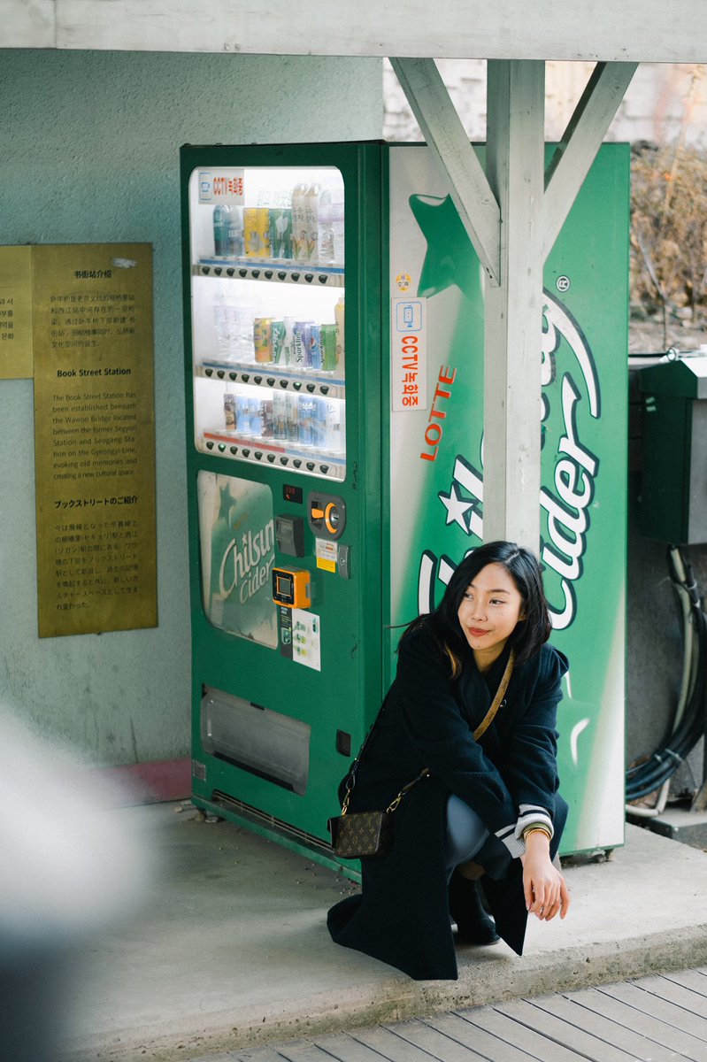 ustadchen's tweet photo. Kalo mau foto-foto di Seoul coba deh sama dearestjinhee. Ini bukan endorse, beneran pure murni karena amazed sama hasil foto-fotonya jadi gue sangat merekomendasikan. https://t.co/fK0oyiphMr