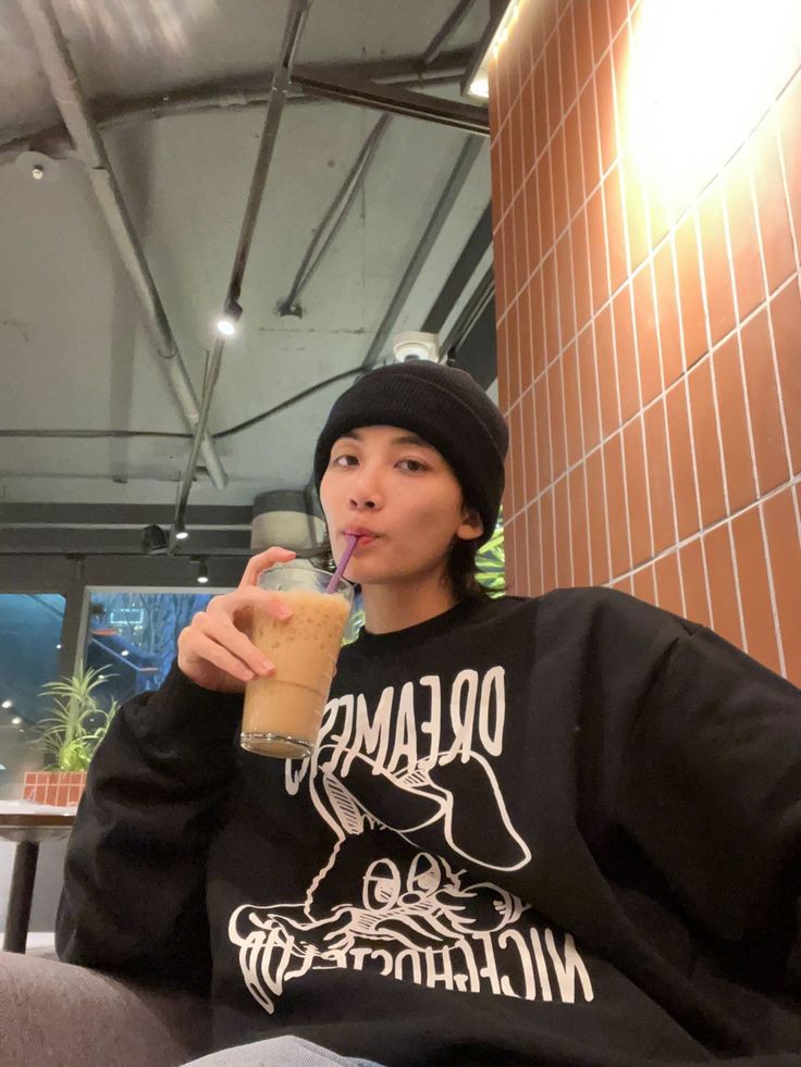 starfess's tweet photo. -hi Drop cerita cerita random dari bliau dong, tiap denger kok kaya ada aja kejadian diluar nalar yang dialami😭 https://t.co/HjyFeaZeHp