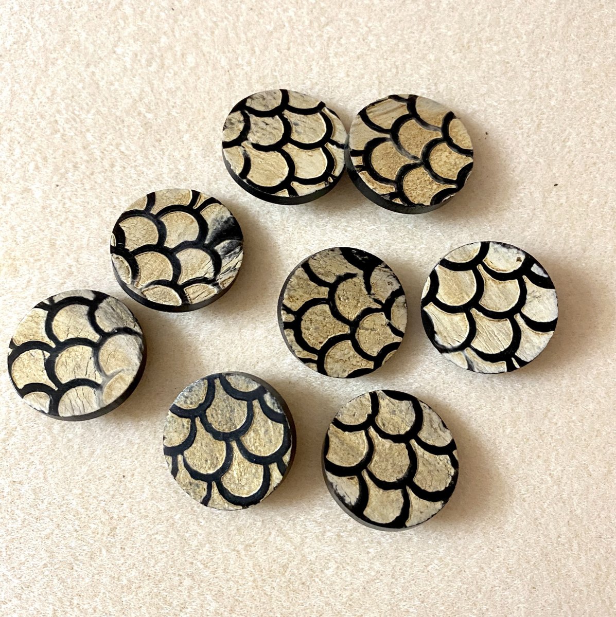 BySupply1's tweet image. 7 Vintage 18mm round Decorative 2 tone wood buttons Metal Shanks Lot of 7 by BySupply. tuppu.net/b0cef6ae #bysupply #Etsy #DecorativeButton
