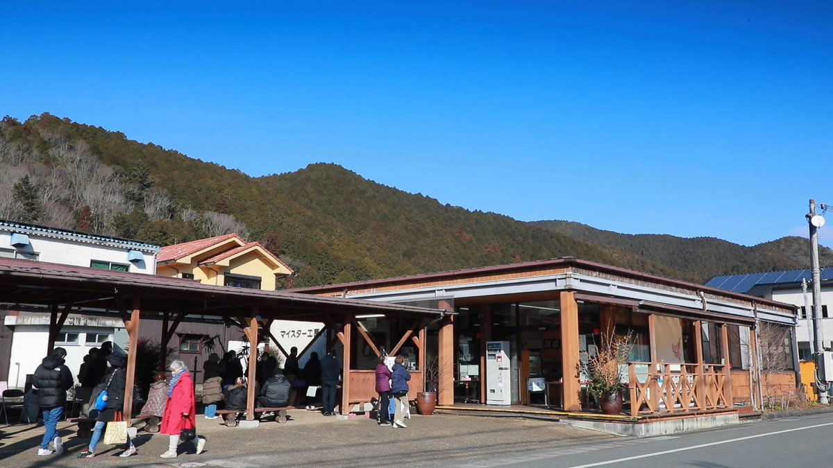 abc_kokoiro's tweet photo. #兵庫県 #多可町 の #八千代地区 に毎日 #行列が絶えない お店 #マイスター工房八千代 があります。お目当ては地元の女性の皆さんが手作りする #巻き寿司 です。#口コミ で評判が広がり今では一日2000本も売れています。2月28日火曜日の #ココイロ はよる8時54分から。#ABCテレビ #トミーズ雅 https://t.co/F2BSF64nfJ