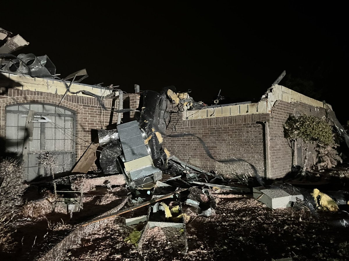 natalieclydesTV's tweet photo. More tornado damage in Norman:

This is also off of 36th and Lindsay. The roof is totally ripped off of this home. The homeowner tells me he's spending the night at a family members house and will start the clean up process once the sun comes up. @kfor https://t.co/cxOJdCJLwG