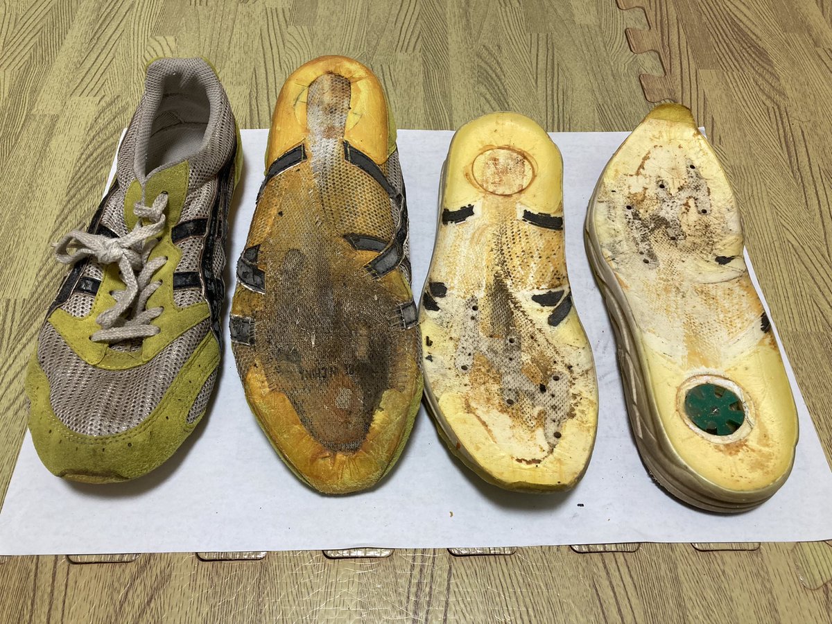 iitaihoudai2001's tweet photo. アウトソールが剥がれてミッドソールも分離してもう寿命だったから、解体して捨てることにした。アシックスユーザーならみんな気になっていたT-GELを取り出して触ったらプニプニしていて感動した。
#tartherspevazero
#skysensorjapan
#TGEL https://t.co/VC7cQblr9d