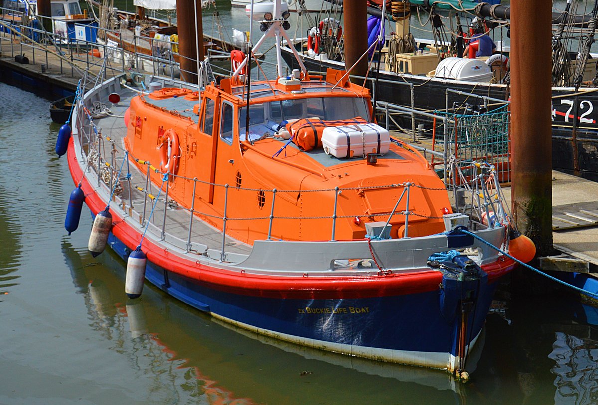 TheSuffolkMan's tweet photo. #RNLB #RNLI #Lifeboats #Lowestoft #Harbour #Suffolk https://t.co/1m0Ti9duL5