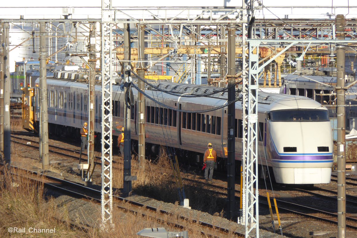 Rail_Channel's tweet photo. 2023.2.27の #北館林
#8570F は到着後に片側の前照灯が外され、そのあとは #105F と連結して入換。疎開の #11668F は #20000型 #20050型 の隣りへ留置。果たしてここから抜け出せるのか？といった感じですね

#100系 #スペーシア #8000系 #10030型 https://t.co/BDzAaVR8si