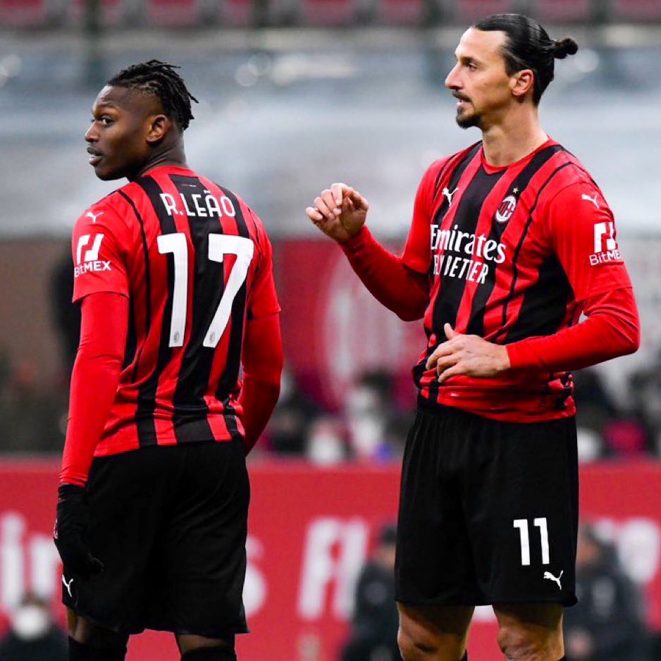 Zlatan pede que Rafael Leão renove contrato com o Milan:

“Baixei o meu salário para lhe dar, estou a jogar de borla. O que ele quer mais? A minha casa? Que fique com ela. A única coisa que não lhe posso dar é a minha família” 😂