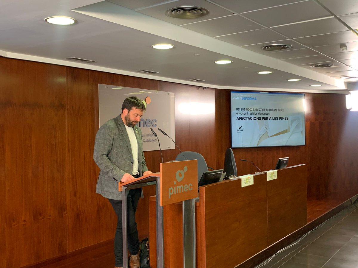 Pimec's tweet photo. Avui al #PIMECINFORMA parlem del RD 1055/2022, de 27 de desembre, sobre envasos i residus d’envasos i com afecta a les #pimes.

Benvinguda a càrrec de Jaume Puig, president #PIMECSostenibilitat i @isaacperaire, director de l'Agència de Residus de Catalunya (@residuscat) https://t.co/QjViszU2YT