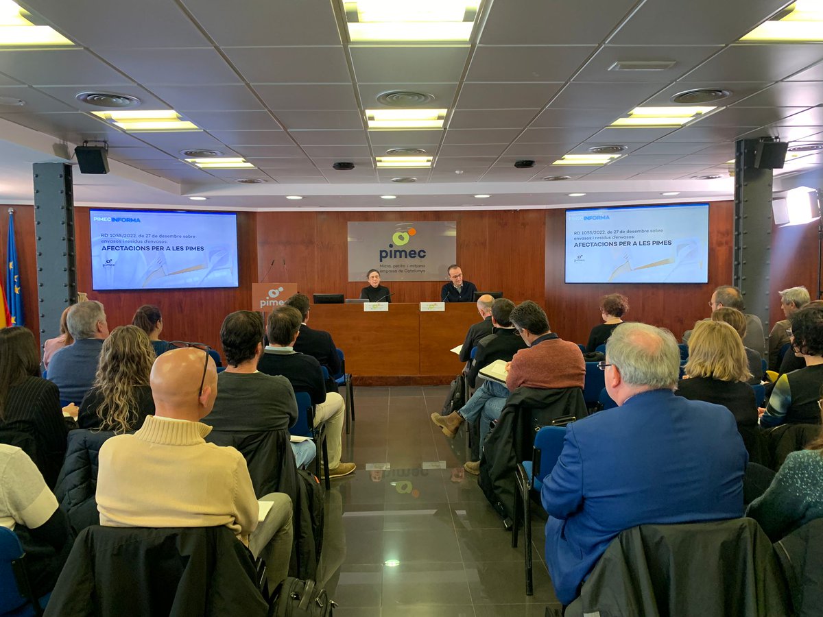 Pimec's tweet photo. Avui al #PIMECINFORMA parlem del RD 1055/2022, de 27 de desembre, sobre envasos i residus d’envasos i com afecta a les #pimes.

Benvinguda a càrrec de Jaume Puig, president #PIMECSostenibilitat i @isaacperaire, director de l'Agència de Residus de Catalunya (@residuscat) https://t.co/QjViszU2YT