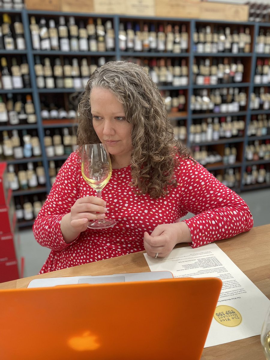vineyards_wine's tweet photo. Itโs this amazing humans birthday today ๐พ๐ฅณ she keeps the team looking good ๐
.
#birthday #38 #team #wine #vintner #chieftaster #winetaster https://t.co/L7OvsfOXsy
