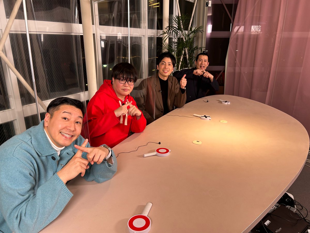 metachocopla's tweet image. 🎉本日第20回目放送🎉
チョコプラMCの#メタバースプラネット🪐
テレビ東京で本日深夜2時から放送🌕
ゲストに#コットンを迎え、VRレース対決企画を実施💁‍
アバター作成をかけた芸人のネタも必見🙆‍
スマホ片手に月面劇場をお楽しみください🙇‍🙇‍
