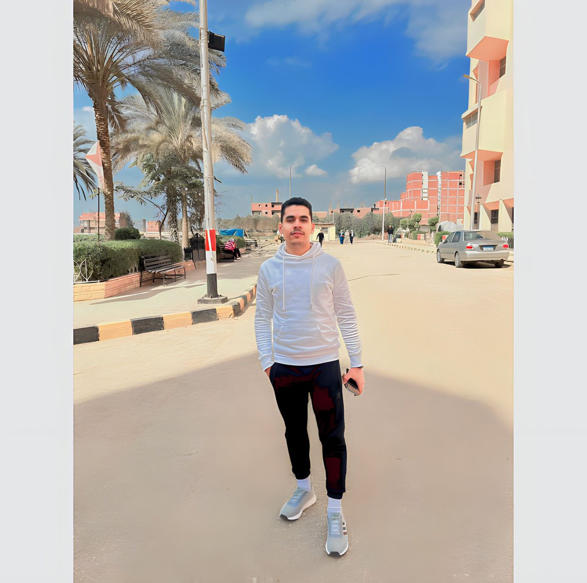 رامــــــي حمـلــــي علـــي اللـــــه طالـــــب ستــــره ورضــــــاه .🤍