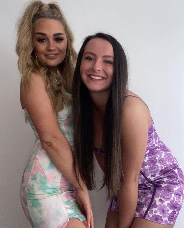 _CuteHotSexy's tweet photo. Blonde or Brunette ? https://t.co/vKmzHDillu