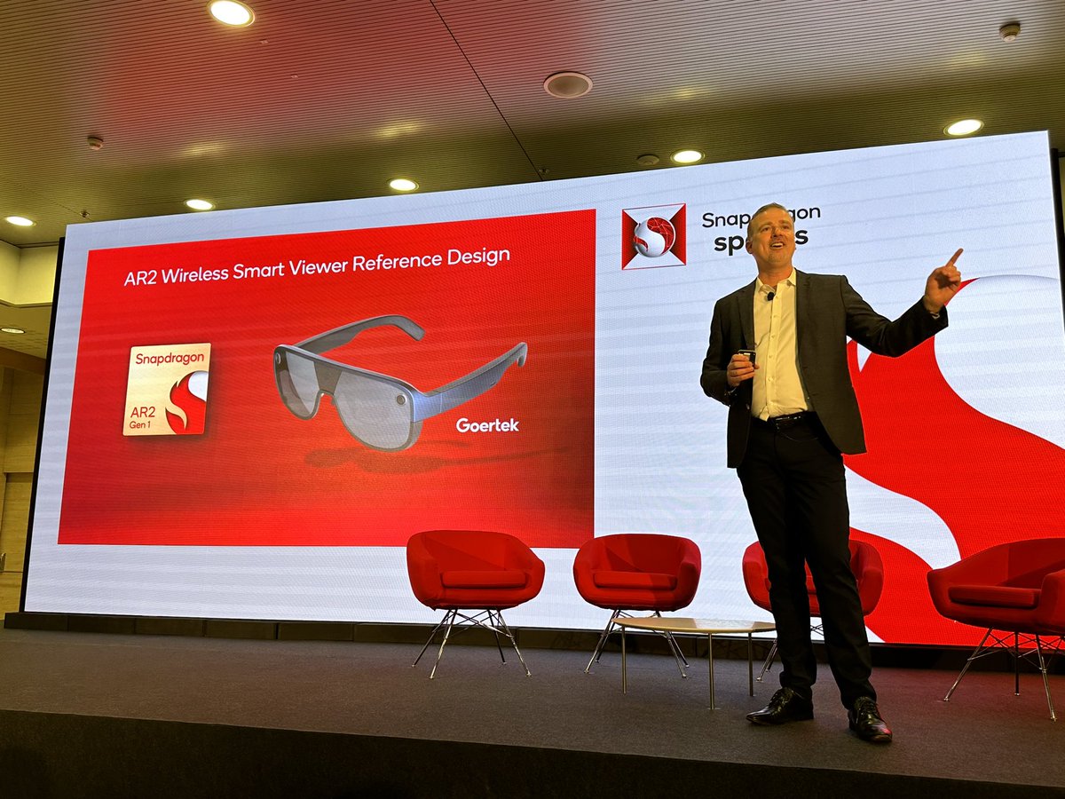 LeoGebbie's tweet image. Exciting news from @Qualcomm which announced a new @Snapdragon AR2 reference design, and is also teasing an upcoming VR/MR headset from @oppo. Plus partnerships with global operators on Snapdragon Spaces. Great to hear from @HugoSwart_QCOM on all the latest #MWC2023