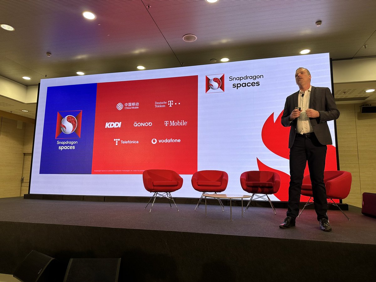 LeoGebbie's tweet image. Exciting news from @Qualcomm which announced a new @Snapdragon AR2 reference design, and is also teasing an upcoming VR/MR headset from @oppo. Plus partnerships with global operators on Snapdragon Spaces. Great to hear from @HugoSwart_QCOM on all the latest #MWC2023