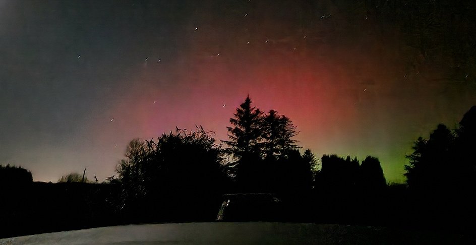 DolDeBie's tweet photo. When the disco lights come to you...

11.50 pm 

Beautiful display of colour from the #NorthernLights last night in #Sligo 

#Auroraborealis #Aurora #choosesligo #wildsligo #keepdiscovering #WildAtlanticWay https://t.co/0Hxc95KOnc