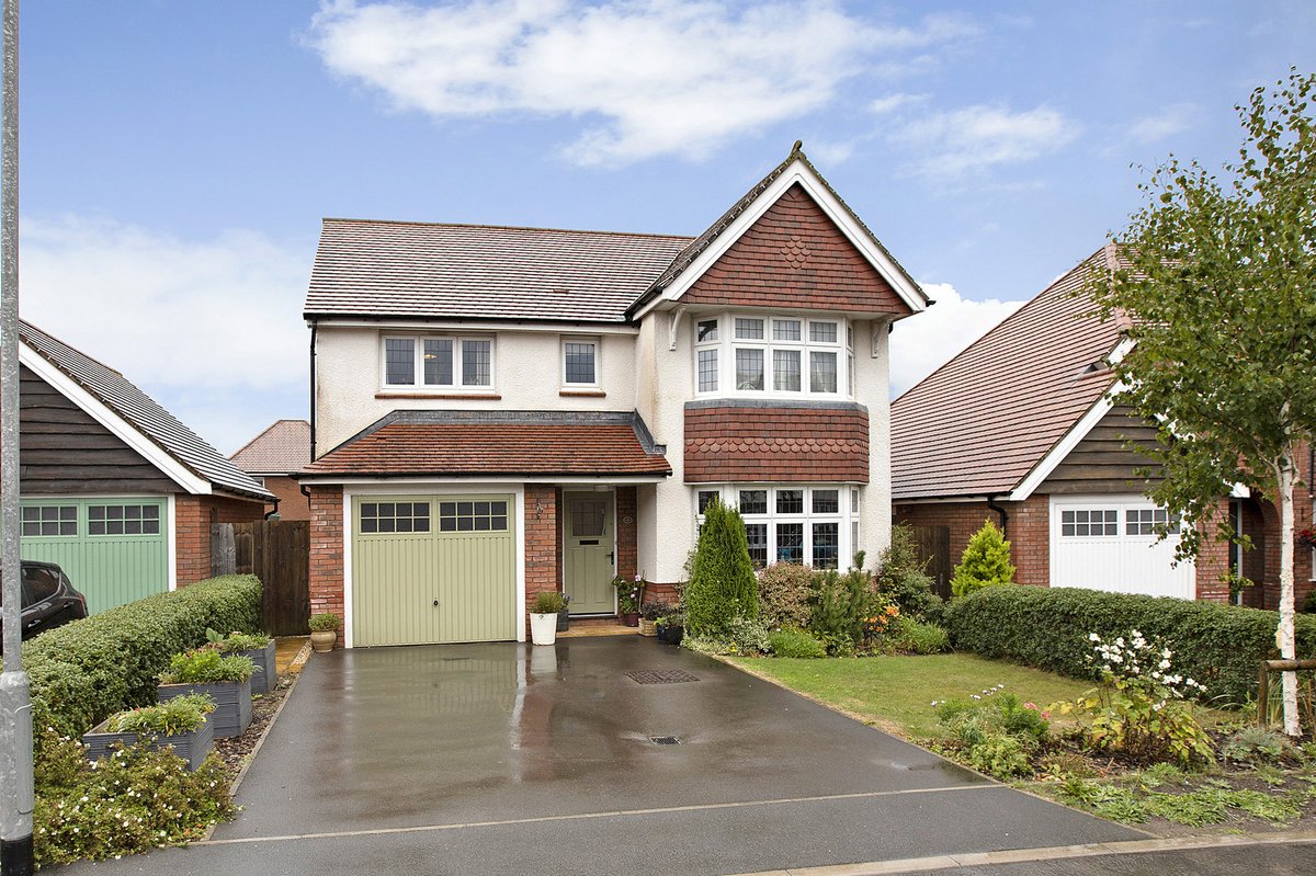 WMTestateagents's tweet photo. With no onward chain, 45 Barrington Way is an executive style four bedroom detached house built by Redrow Homes in 2013. 🏡
🏡 https://t.co/iVhajvivPR
☎️ 01823 667799
#FeaturedProperty #WeDoMore #WilkieMayAndTuckwood #PropertyToBuy #Wellington #Somerset https://t.co/AHj7KvzEov