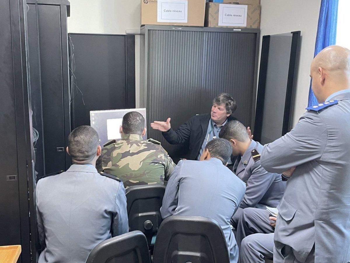 #FARMAROC #SimulationSoftware 
Our soldiers during a training on the JTLS-GO simulation software,this software  is an interactive,imulation that models multi-sided air, ground, and naval civil-military operations with logistical, Special Operation Force , and intelligence support