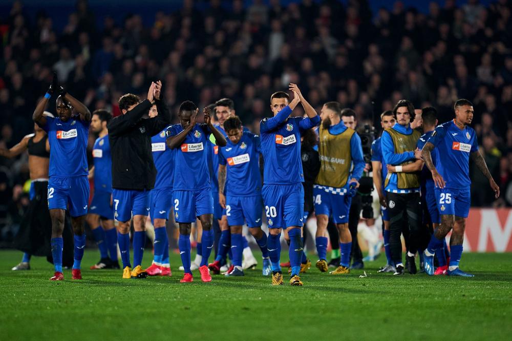 FantasiaAzulona's tweet photo. 🔙 EFEMÉRIDE 27/02/20 🔵

🔥 Hoy hace 6 años que el Getafe eliminaba al AJAX en el Johan Cruyff Arena (1/16 EL).

💥 Esa mágica noche de febrero, Mata anotó el gol azulón en el 5' (2-1).

🗣️ 2.500 azulones silenciaron a más de 50.000 holandeses locales.
 https://t.co/Tiyd9H6Icl