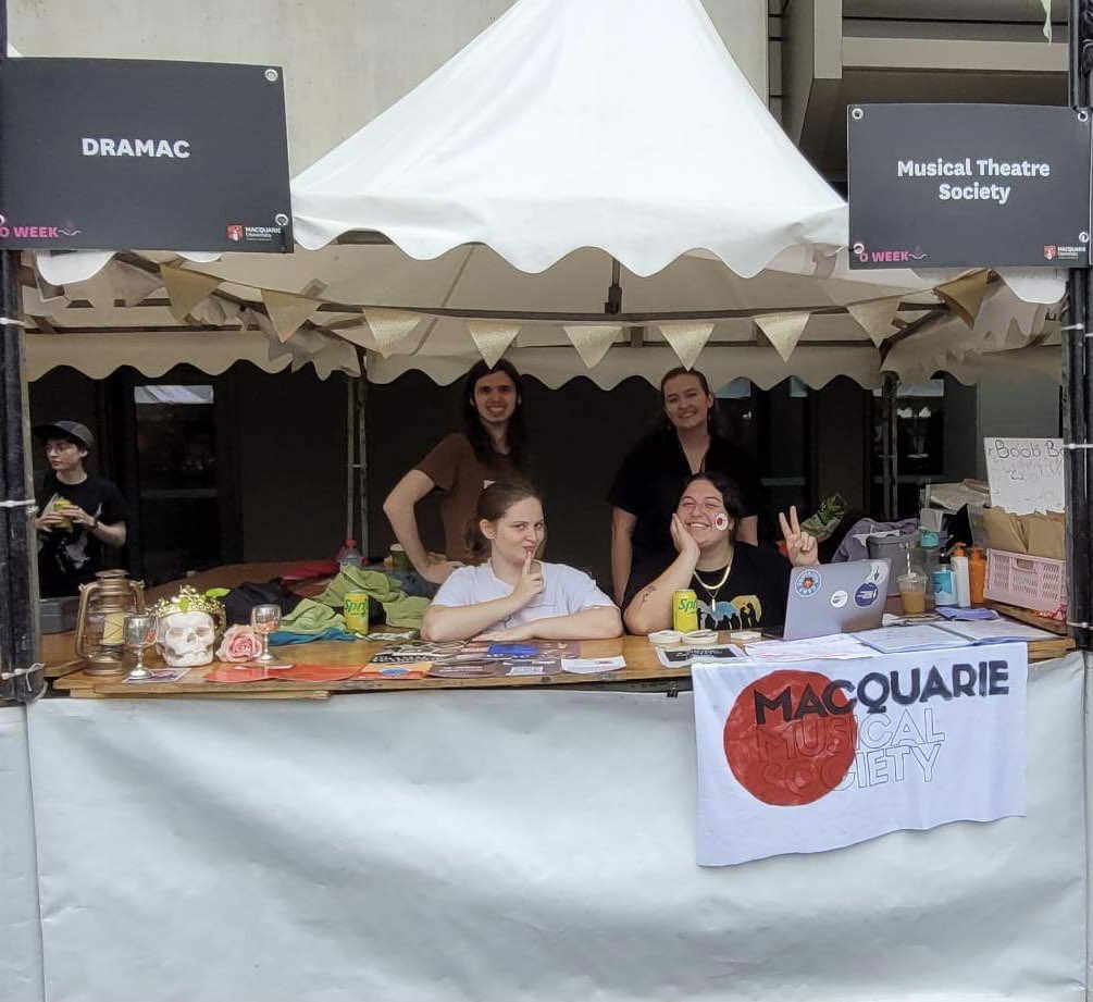 applin_'s tweet photo. Last week I had the chance to run an O-Week Stall! Everyone who knows me has heard me speak about my passion for theatre, how it has shaped me and how much I love my community. I wouldn't be who I am today without @MacMSPresents, See you soon at our first show of the season! https://t.co/kG2kJVo6up