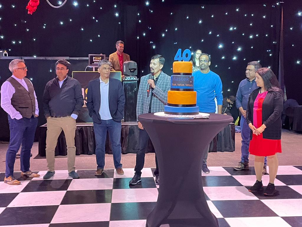 Mastekltd's tweet photo. @Mastek UKI &amp; Europe team came together to celebrate #40yearsofMastek at Coventry. The event brought under one roof Mastekeers from 3 weeks to 3 decades in tenure who enjoyed each other’s company “creating #memories of the lifetime”.#Fun #Food #Dance #Youphoria https://t.co/SLEhx3wIoT