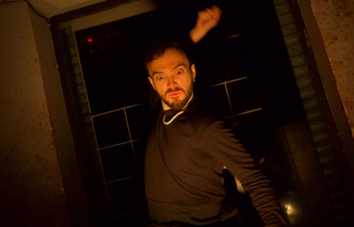 YO SOY MI PROPIA MUJER, de DOUG WRIGHT Charlotte nació hombre pero siempre fue mujer, y sobrevivió  a los nazis y a los comunista, aun mostrándose siempre abiertamente trans. Dirigida por Adán Black. Con Ricardo Barrul. 12,18,19,25,26/3. 20horas Reservas@theatreforthepeople.com