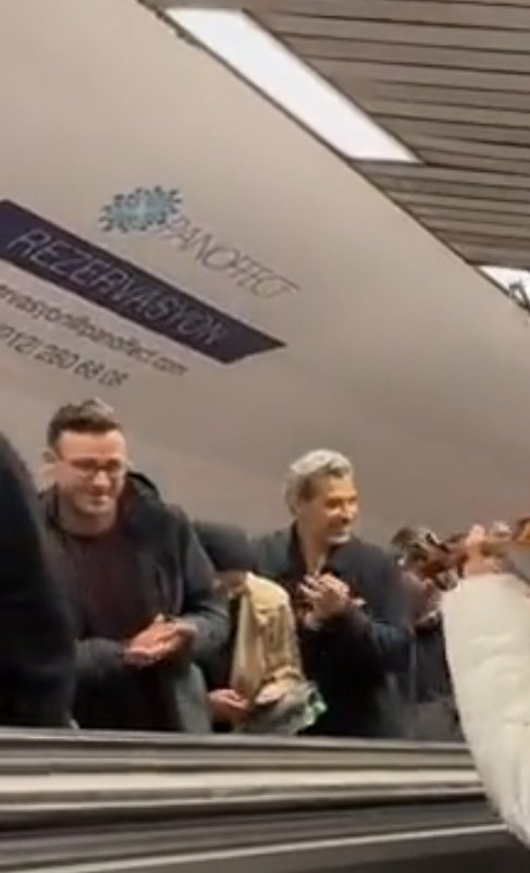 aavc02's tweet photo. @cavofficial2 sanki bi halkın tüm özgürlük umutları https://t.co/TPCWYlVnFd