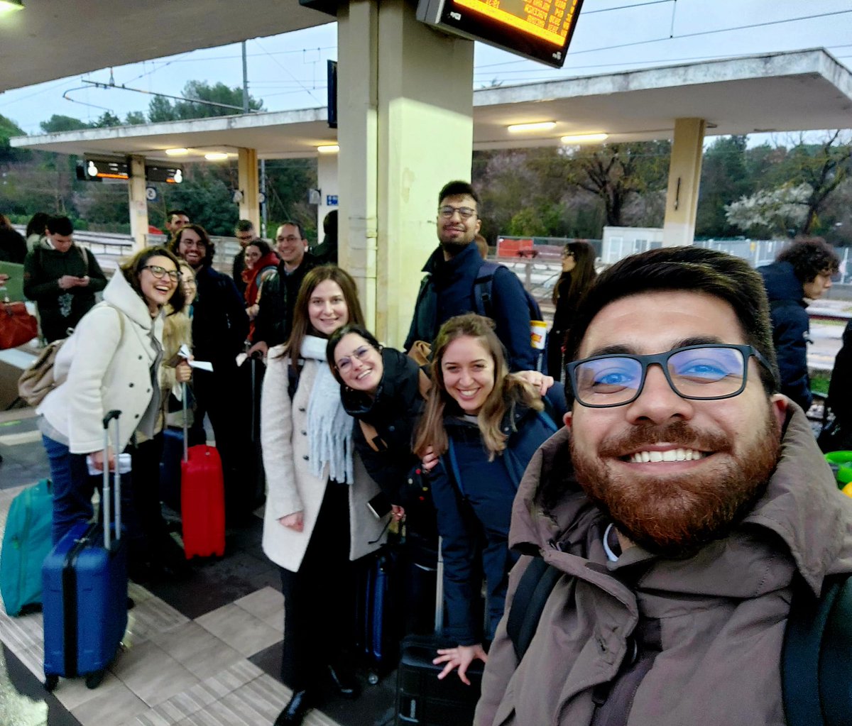 YoussefGz's tweet photo. Ringrazio in particolare @aremik @classcharacters e @LorenzoCast89 con cui ho avuto modo di discutere di tante cose interessanti e tutta la squadra di Domani https://t.co/IAInDSMXeD