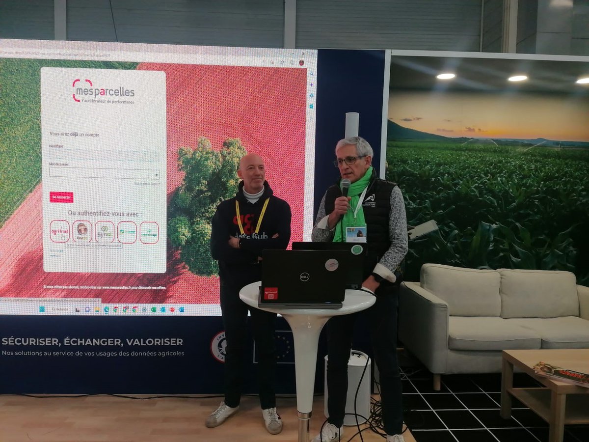 MesParcelles_'s tweet photo. [En direct du @Salondelagri] @agdatahub_FR met sa technologie au service de la circulation de la data #MesParcelles 👏

Un portail de connexion unique et un système de consentement via un #QRcode qui permet d'authentifier l'utilisateur sans la saisie de login mot de passe !👩‍💻 https://t.co/PYfZ6j1YuV