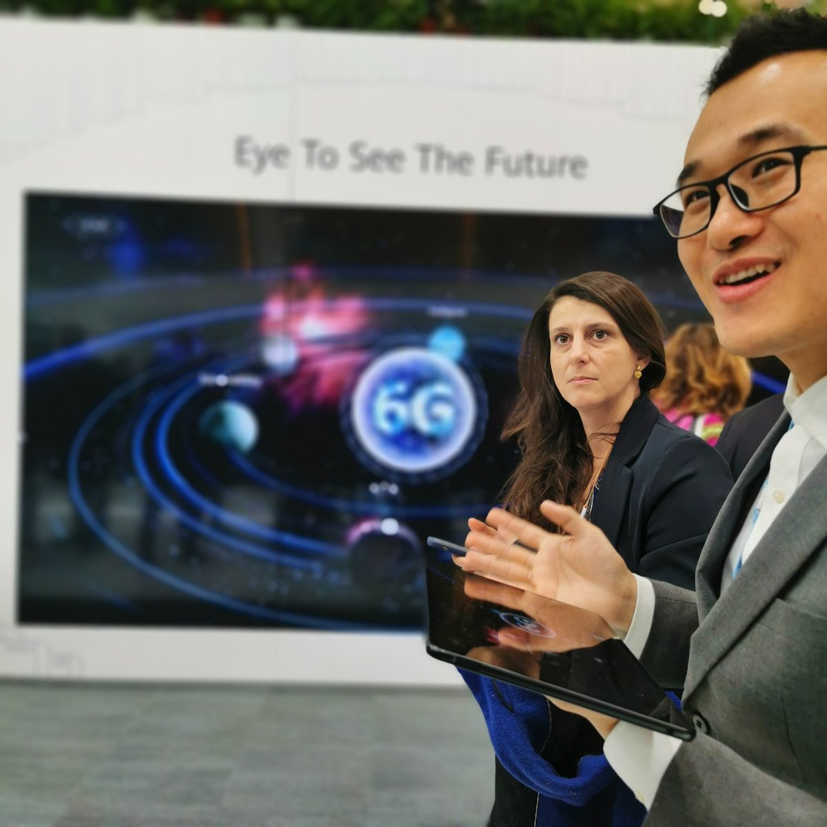 Pendant qu'on cherche à implenter la #5G sur le continent, les reflexions sont déjà aux usages possibles de la #6G.

#MCW23 #MCWwithHNA