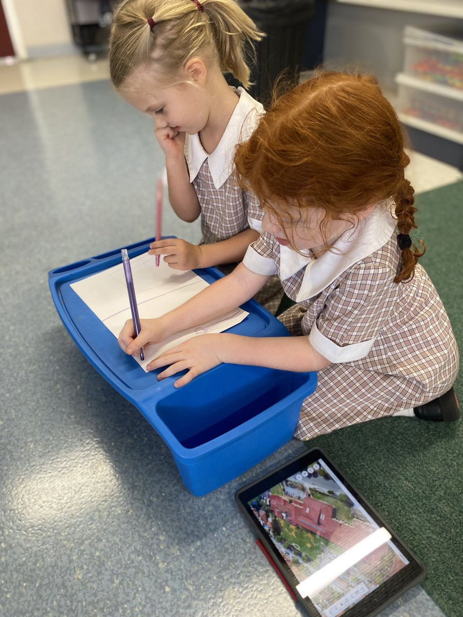 mglanville95's tweet photo. Investigating natural and built features as a part of our inquiry. Children explored @googleearth in small groups and drew the natural and built features they saw! ✨💭 #TRUEinquiry @St_Peters_P_S https://t.co/JFnv9sPbna