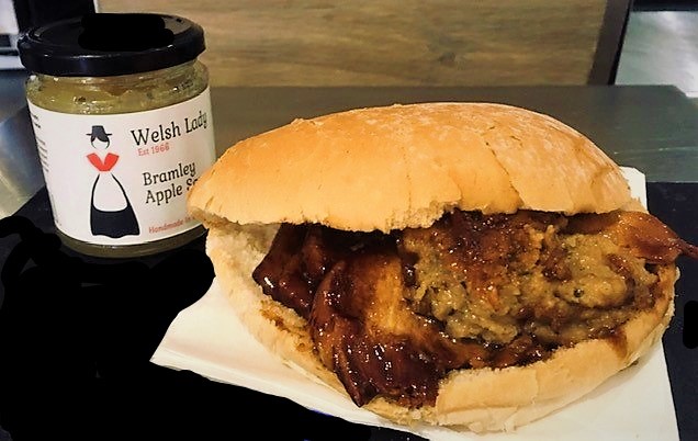 EdwardsofConwy's tweet photo. Bore da! Happy Monday
Monday 27th February
Hot Food/Bwyd Poeth Heddiw
🍴 Roast Pork & Stuffing Baps
🍴 Chicken & Blackbean Chow Mein
🍴 Pork & Leek or Pork & Garlic Sausage
🍴 Soup of the day: Leek & Potato
#HappyMonday #ChillyMonday #NearlyLunchTime https://t.co/ewLl3OS0XO