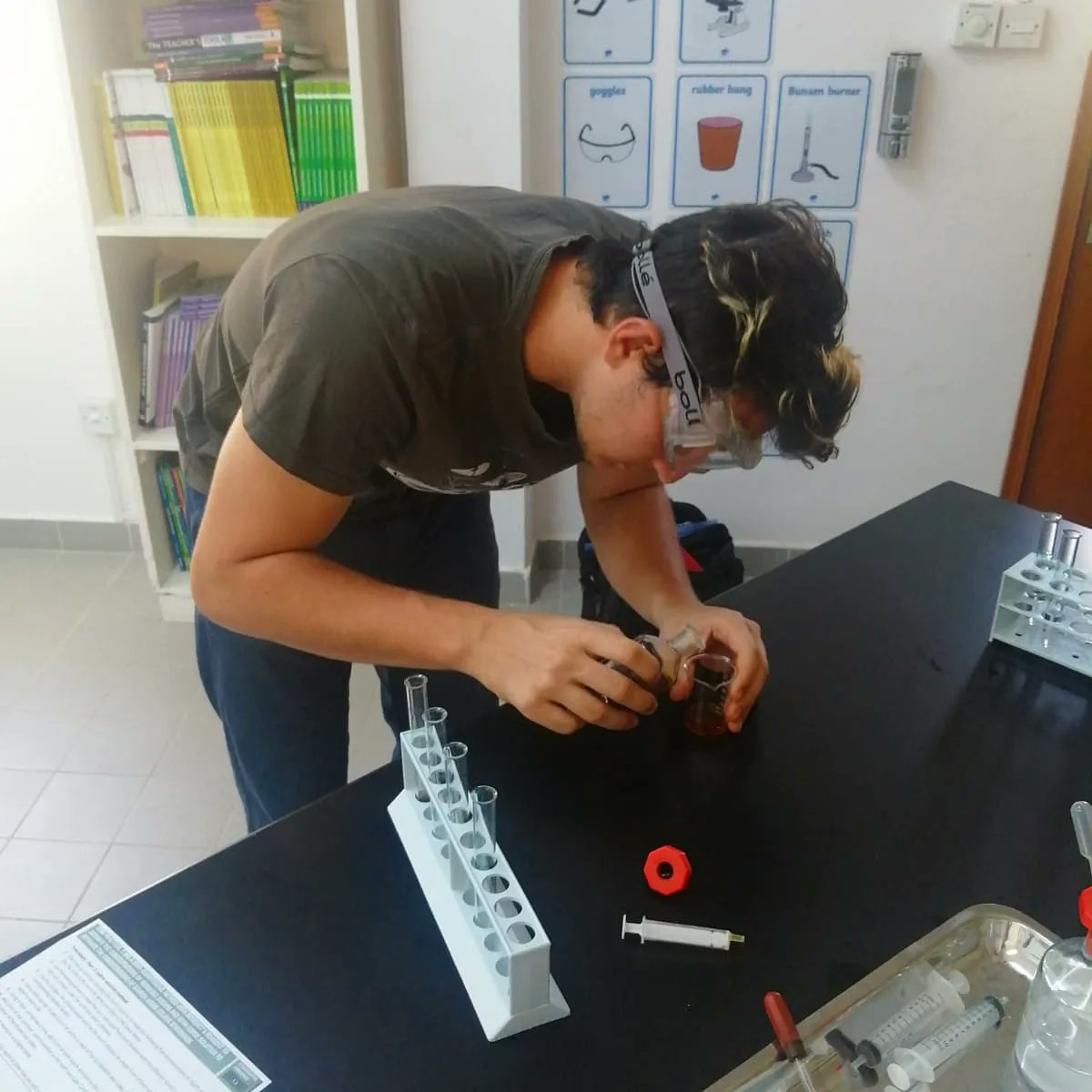 BSSalalah's tweet photo. Year 12s are completing one of their A Level practicals. They did serial dilutions and tried to find the concentration of an unknown starch solution using the iodine test.
#ALevelScience #SciencePracticals #BritishInternationalEducation
#PremiumEducation
#BestFortheWorld https://t.co/eh8N7iF1UD