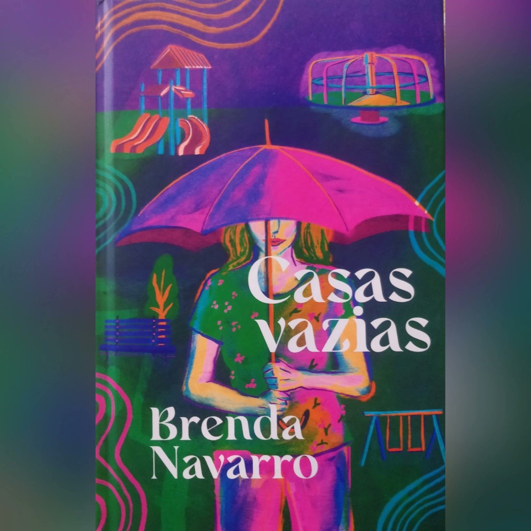 prof_babi's tweet photo. Livro 3/23: "Casas Vazias", de Brenda Navarro.
Sabe um livro que é pesado, mas pesado de fazer seu coração afundar, e ainda assim você não consegue parar de ler? Esse aqui. + https://t.co/6UCrAkPbcN