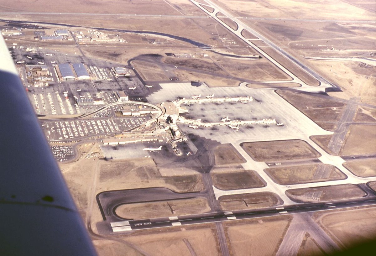 airwaysmagazine's tweet photo. Today in Aviation, Continental Airlines (CO) Flight 34 departed Denver's Stapleton Airport in 1995. It was Stapleton's last commercial flight.
#AviationHistory #DenverStapletonAirport #TodayinAviation
https://t.co/gXA3pFihhj https://t.co/11KPRt0zaI