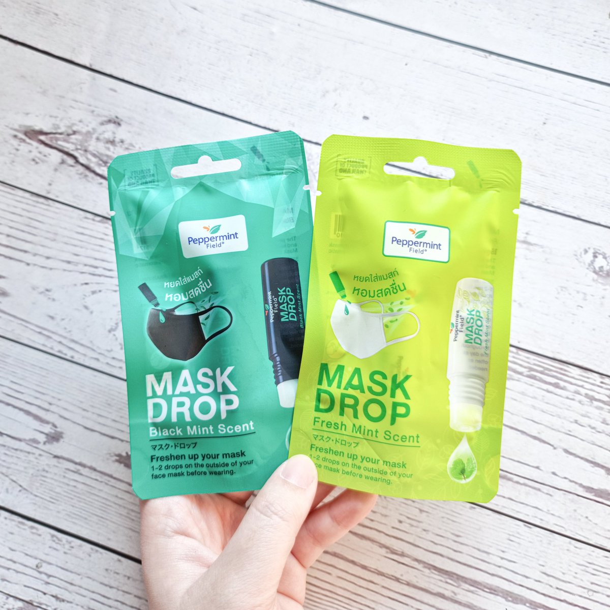 lonelycindie's tweet photo. #MaskDrop ของ #PeppermintField นอกจากดรอปใส่แมสก์เพิ่มความปลอดโปร่งแล้ว เอามาดรอปเสื้อก็เวิร์ก รู้สึกหายใจโล่งแบบสดชื่นขึ้น 300% วิธีใช้คือเคาะก้นหลอด น้องจะออกมาทีละหยดนะ หลอดหนึ่งใช้ได้นาน จะดรอปแมสก์ ดรอปคอเสื้อแบบเรา หรือดรอปผ้าห่มตอนนอนเพิ่มความผ่อนคลายก็โอหมด #ดีบอกต่อ https://t.co/F1VM4Swuq5