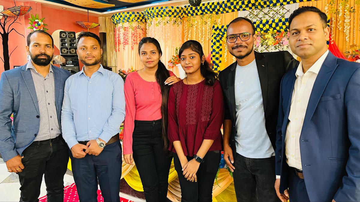 BugendaiTech's tweet photo. Let's bring Salesforce to the remotest places of Bihar and Jharkhand! Team BugendaiTech participated in the Inaugural Saleforce event in Bihar Sharif hosted by @salesforce Rajgir Nalanda group. 

#BugendaiLearning #Trailhead #trailblazercommunity https://t.co/7Mm7FEDeSn