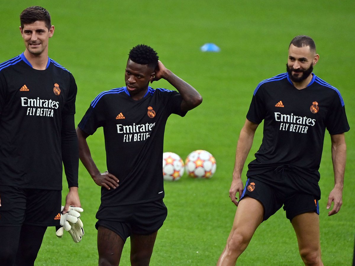 - Que Dibu Martínez vaya a ganar el premio The Best antes que Thibaut Courtois es de risas.

- Que Messi tras un mes bueno vaya a ganar el premio The Best antes que Karim Benzema es de risas.

- Que Vinícius no esté ni entre los 26 nominados es de traca.

¡Qué ridículo! 🤐
