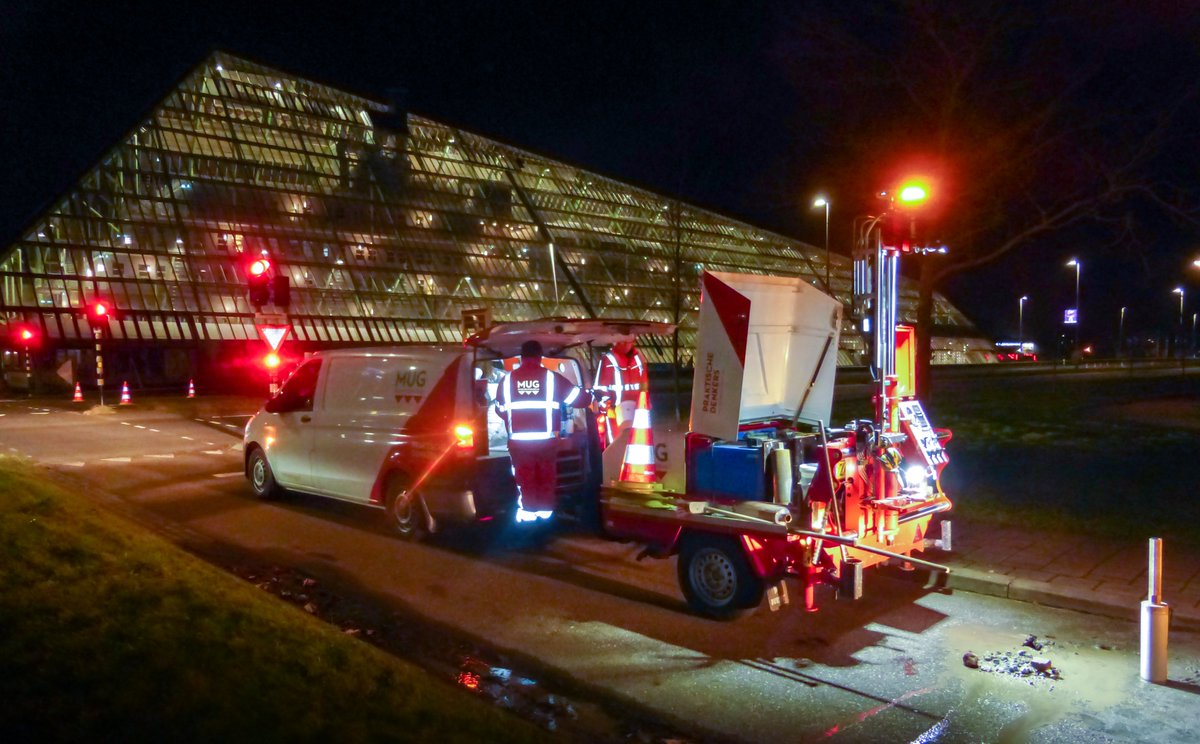 Om de doorstroming van kruispunt Westeinde te verbeteren richt <a href="/Gemeente_Lwd/">Gemeente Leeuwarden</a> het opnieuw in. Maar hoe is de bodem opgebouwd? Samen met Unihorn onderzochten en adviseren wij over de bodemopbouw, teerhoudendheid en herbruikbaarheid van materialen. lnkd.in/eivBBvvD #milieu