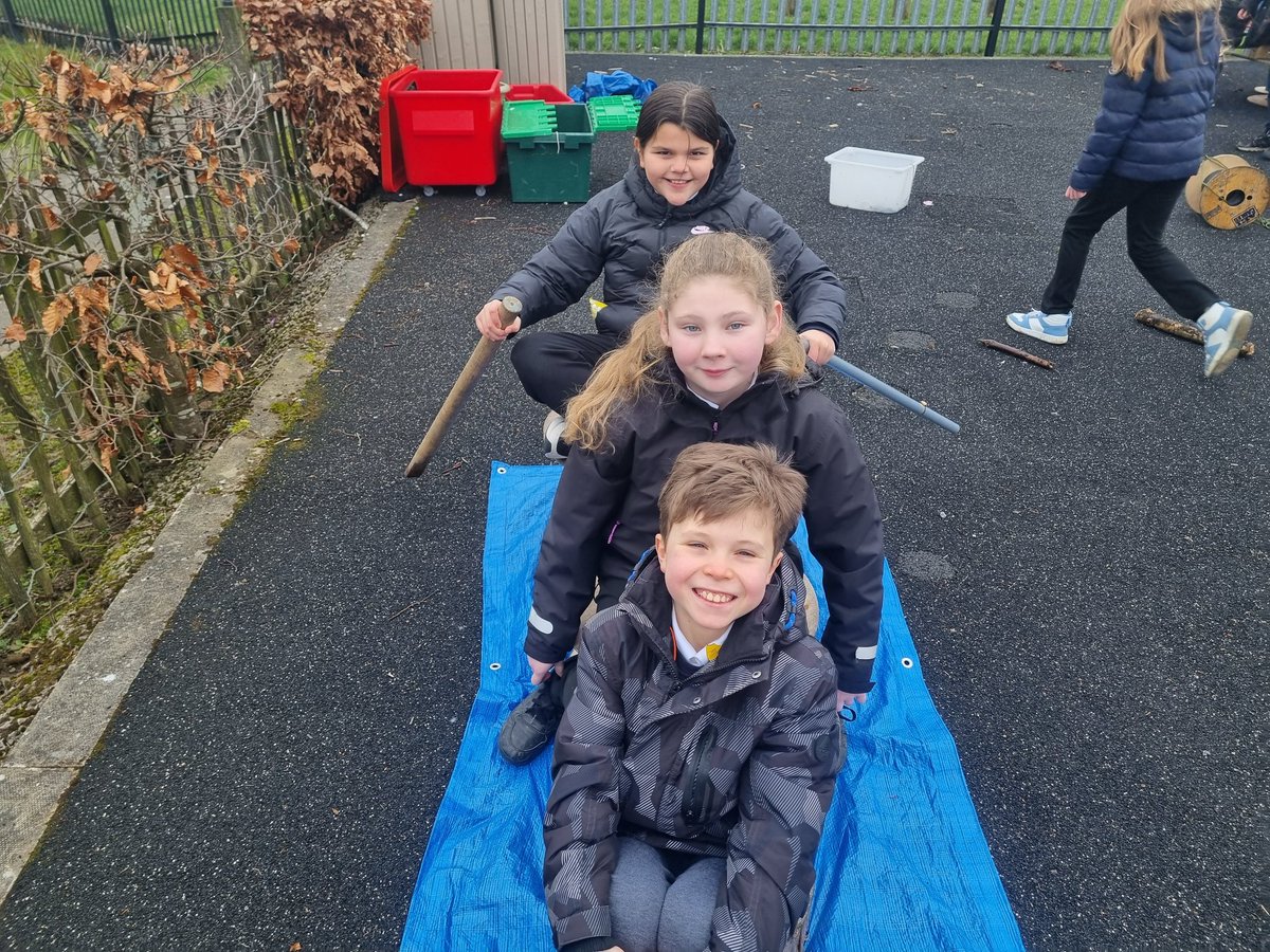 CarmondeanP3's tweet photo. Outdoor learning challenge! 
Build a boat...
- That has a mast, sail and a rudder 
- That fits 2 mini characters
- That you can row
- Out of 6 different loose parts 
- That fits your whole group ontop of it! 
Great creative team work P6! 🌟👏🏻
@carmondean_ps https://t.co/AlgybXs2A1