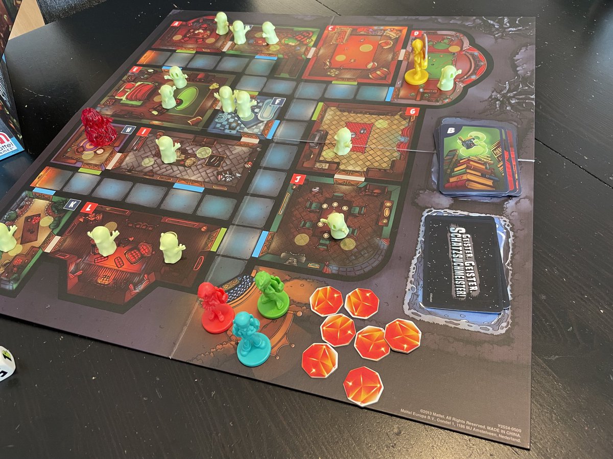 gecudam's tweet photo. Zuerst #GeisterGeisterSchatzsuchmeister „gemeistert“ und dann ein paar Level von #SlideQuest mit dem Junior gezockt. Beides super Spiele, SlideQuest ist ein ungeahnt spaßiges Geschicklichkeitsspiel, das man auch super solo spiele kann. Gefällt. #boardgames #solo https://t.co/vvvvN8qrae