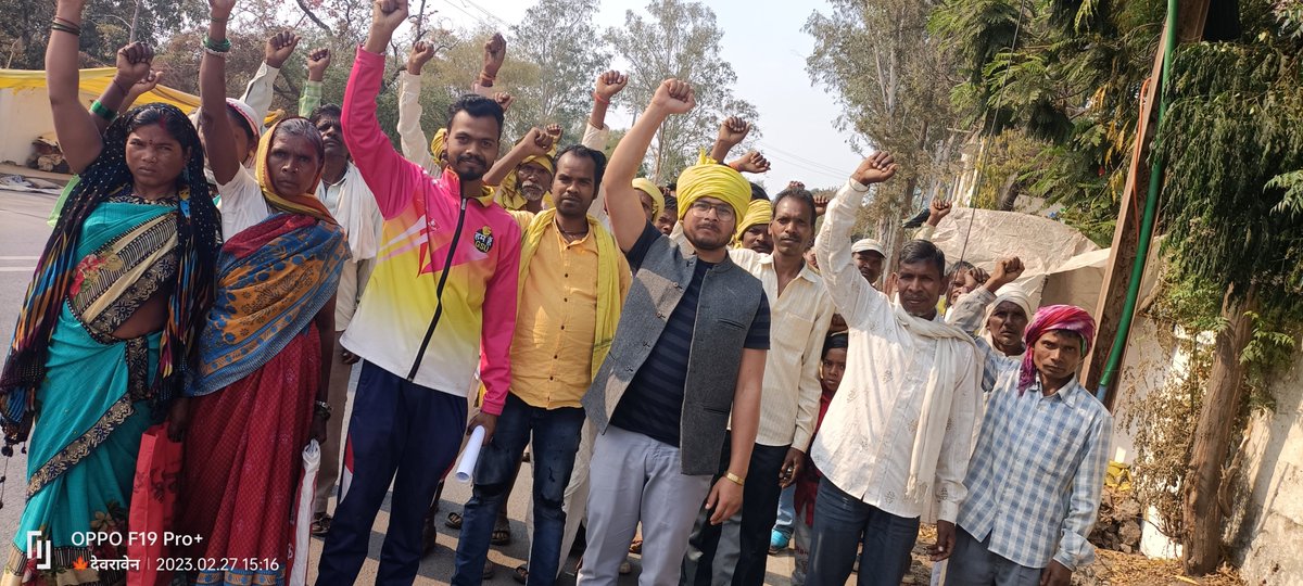 devravenbhalavi's tweet photo. पेशा कानून की धज्जियां उड़ा रहा वन विभाग बिछुआ, #परंपरागत_भूमि_से_बेदखली_बर्दाश्त_नही 
__ वन मण्डल अधिकारी दक्षिण सा. को ज्ञापन
पेशा ग्राम गढ़ेवानी पोस्ट खमारपानी तह.बिछुआ जिला छिंदवाड़ा के आदिवासियों को उनकी परंपरागत भूमि से बेदखल नही होने देंगे।
#devravenbhalavi @anandrai177 https://t.co/OZmuGzEUvw