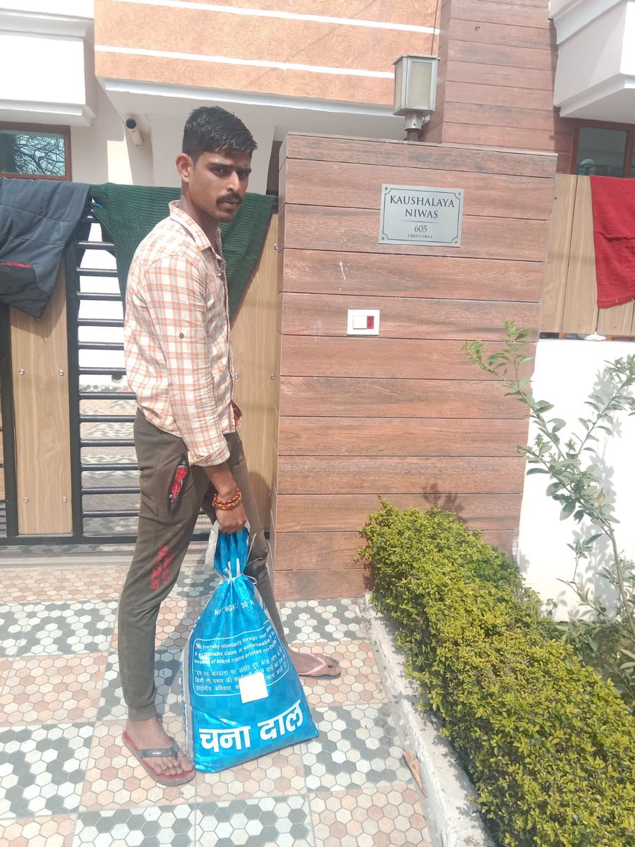 CouncilKharar's tweet photo. MC Kharar distributed compost from D2D the people who made online booking of compost prepared from wet waste
@SwachhBharatGov @SwachSurvekshan @pmidcpunjab @PunjabGovtIndia
 #SwachhAmritMahotsav #Roopamishra #harageelasookhaneela #HardeepSPuri 
@swachhbharatpb @MoHUA_India https://t.co/ueZOuNKzCu