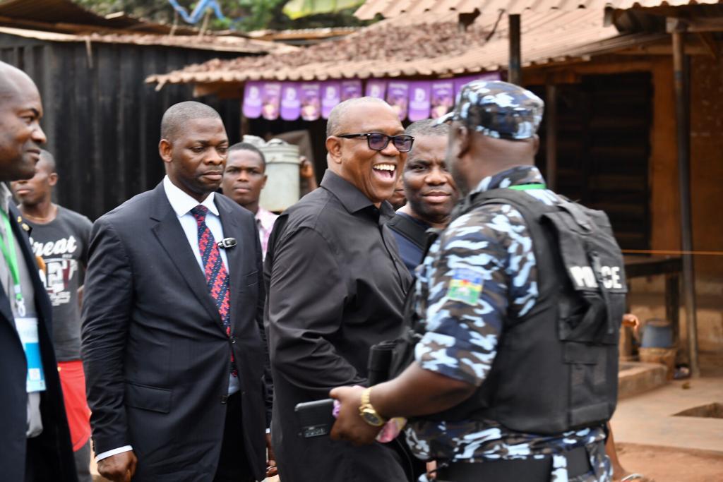 ÓMÒÉLÉRÍNJÁRÉ tweet media